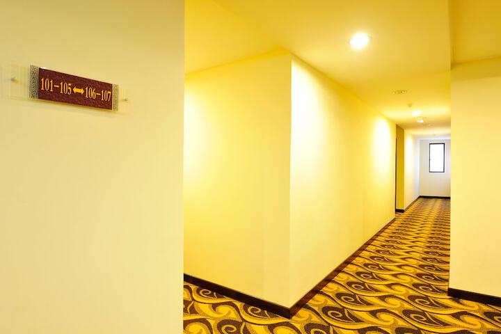 Ballroom/Hall 31 of 47