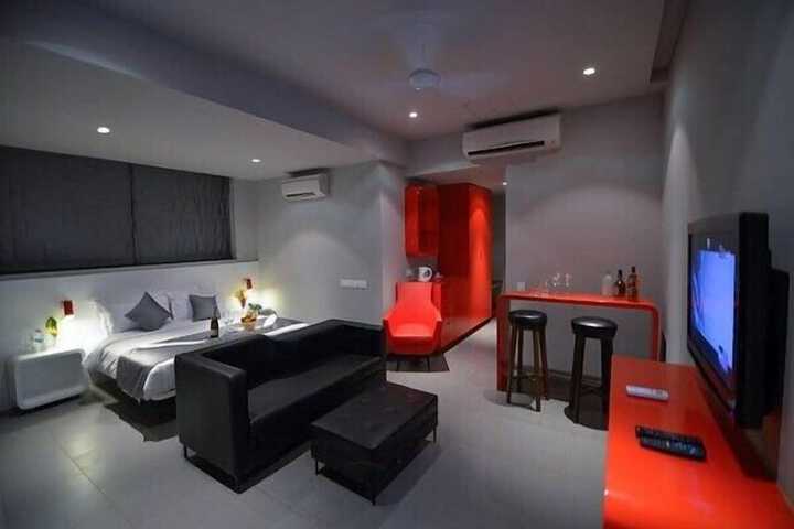 Room 13 of 46