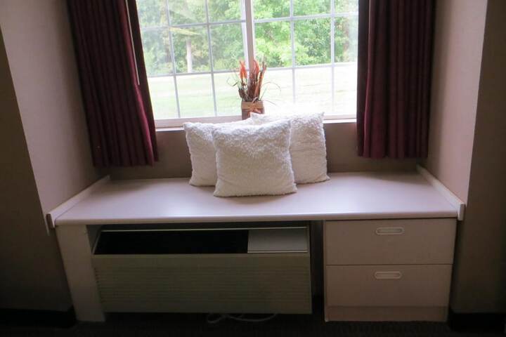 Room 10 of 33