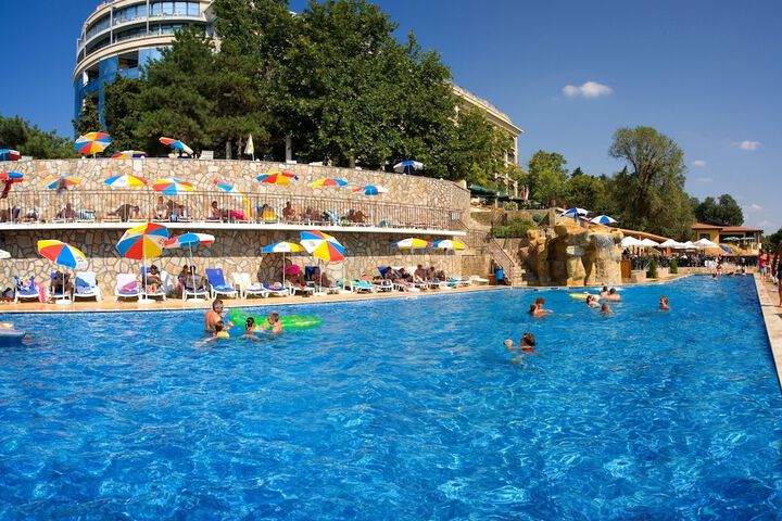 Pools & Facilities