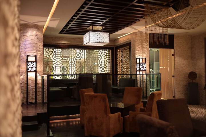 Lounge 72 of 92
