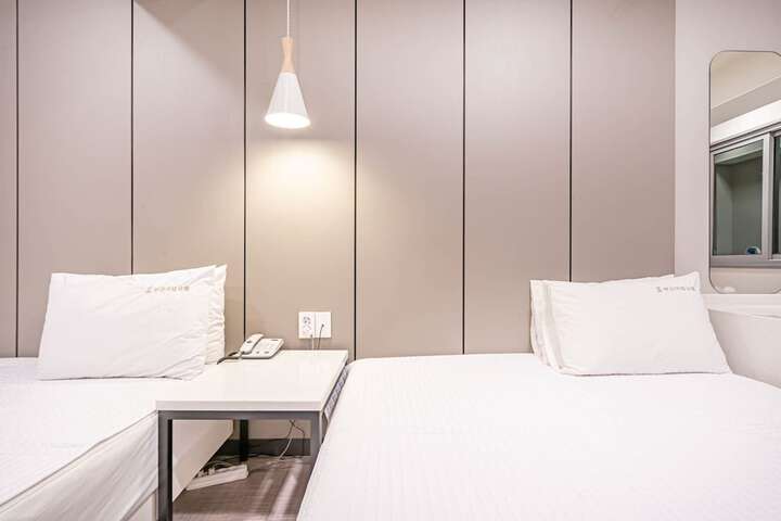 Room 25 of 53