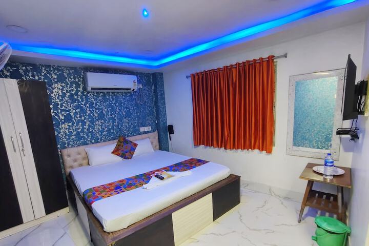 Room 5 of 11