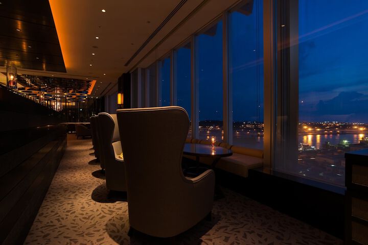 Lounge 107 of 130