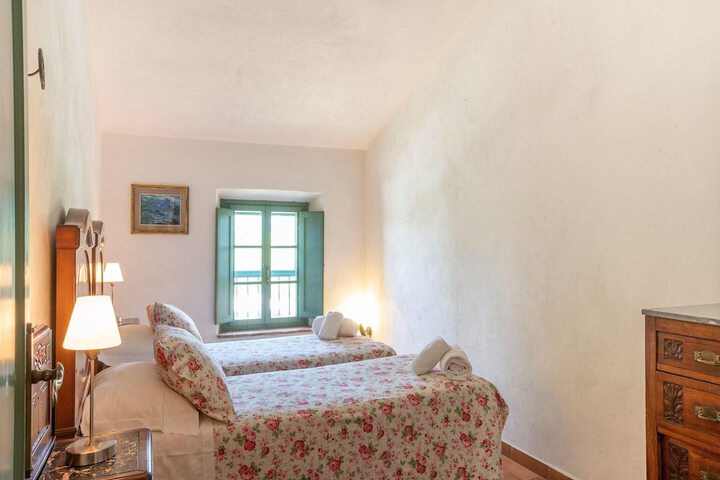 Room 2 of 119