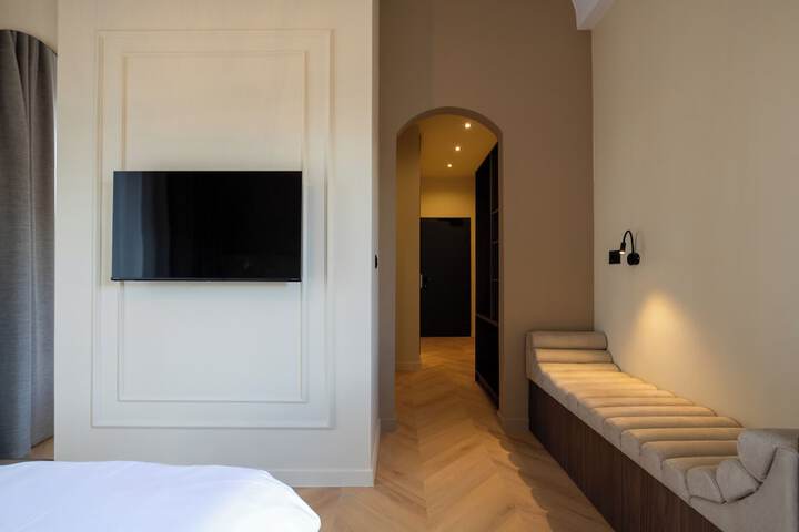 Room 71 of 153