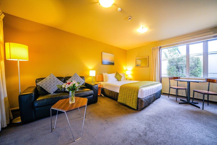 Room 4 of 38