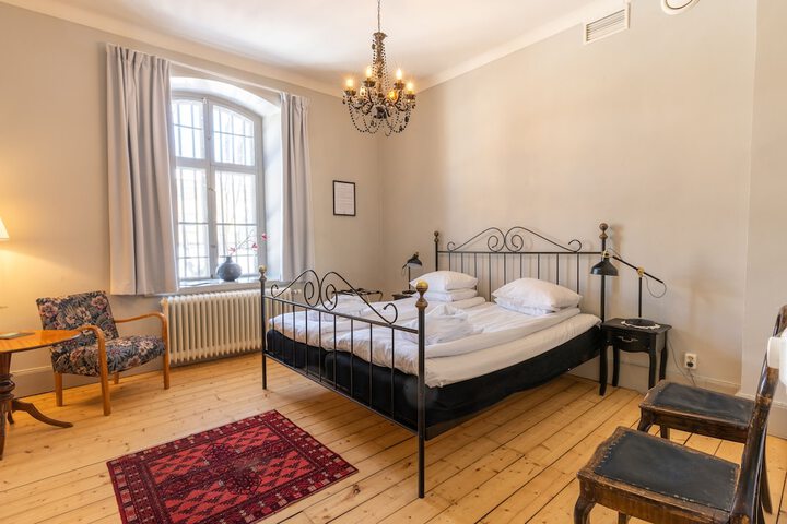 Room 8 of 52