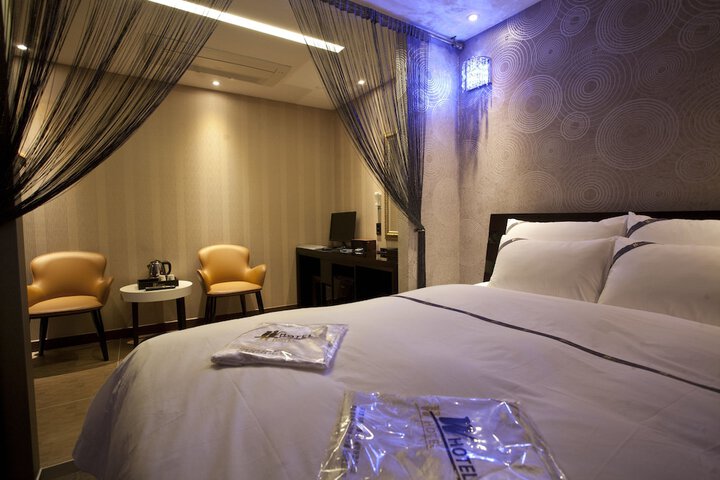 Room 4 of 24