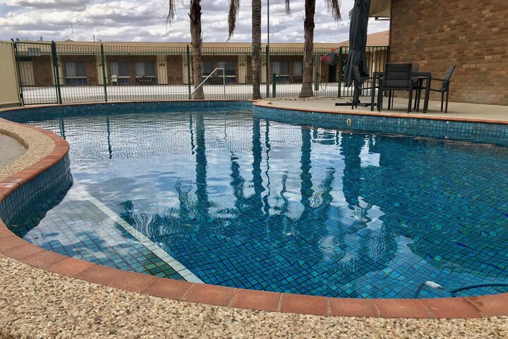 Pool 28 of 44