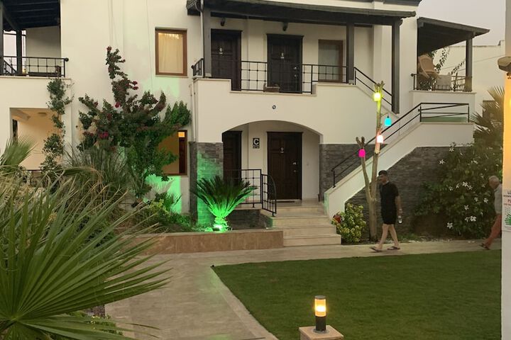 Hotel Exterior 130 of 159