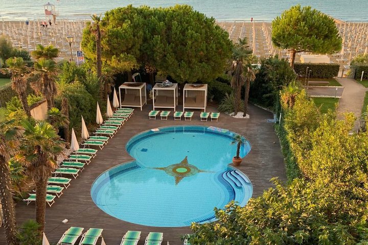Pools & Facilities