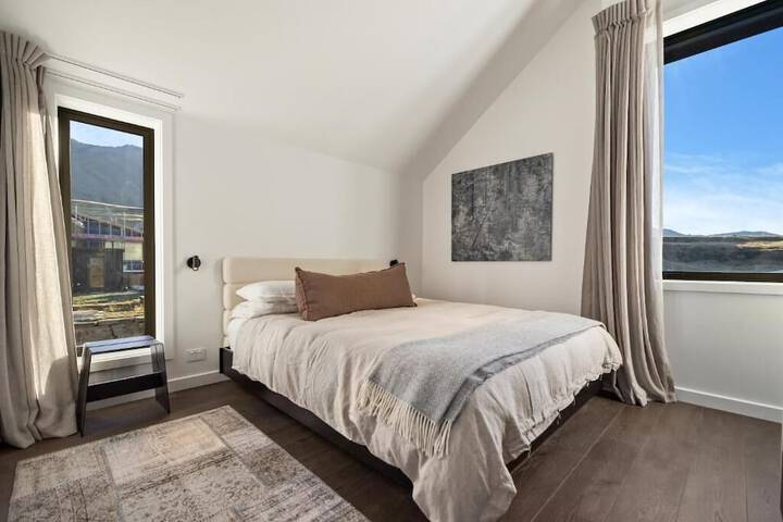 Room 4 of 51