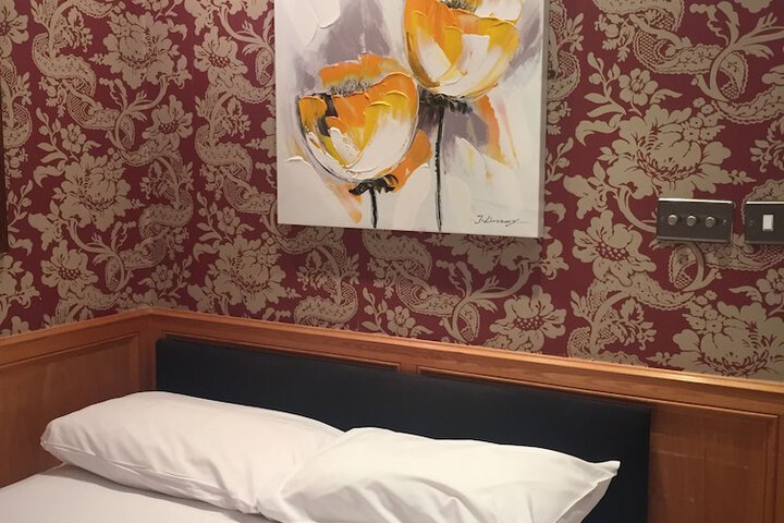 Room 48 of 71