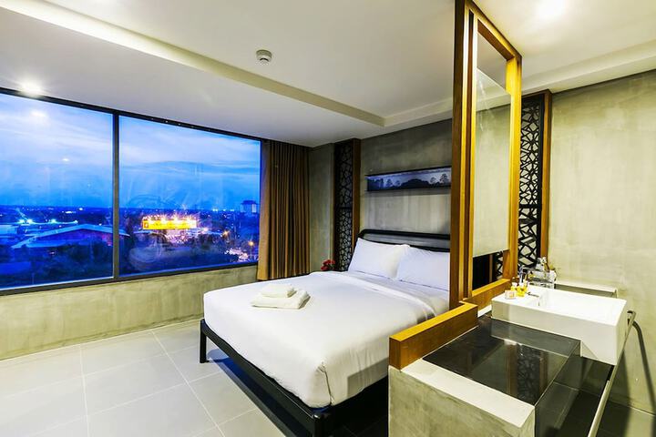 Room 26 of 32