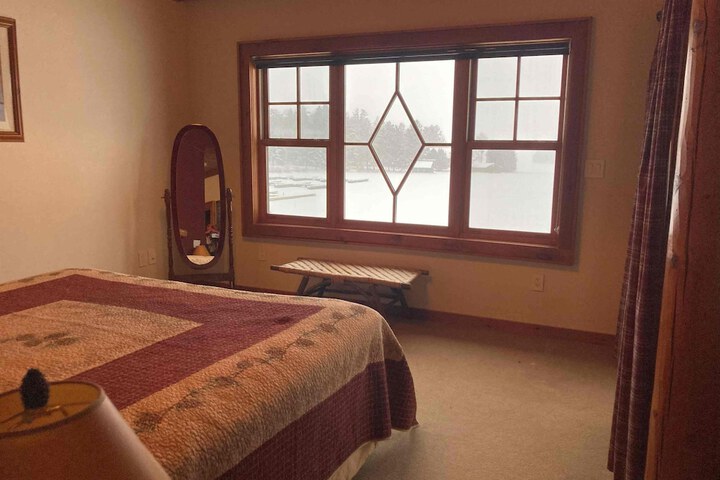 Room 35 of 241