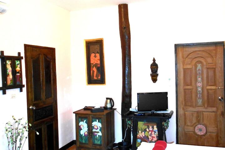 Room 8 of 28