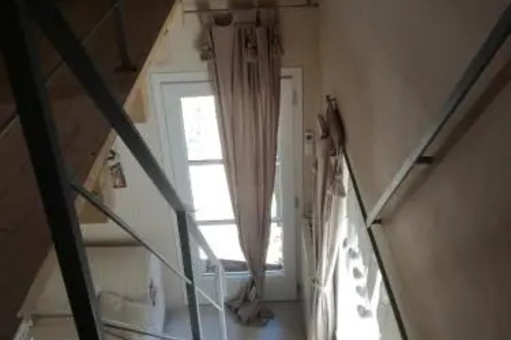 Room 9 of 13