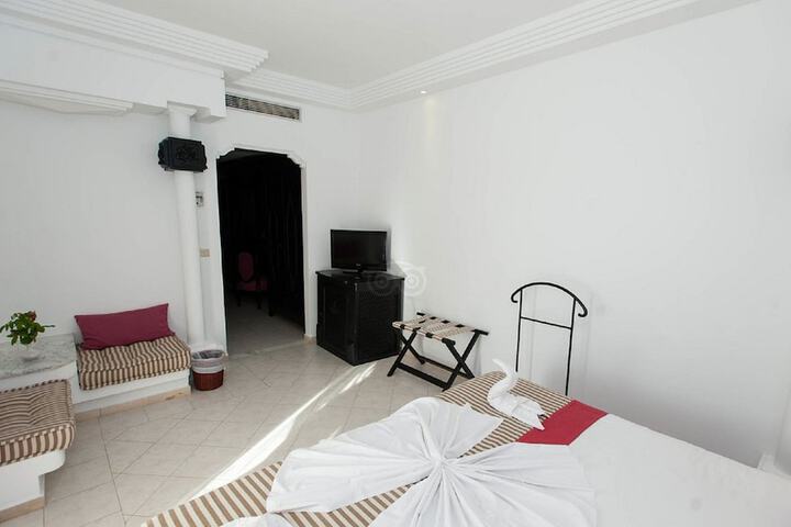 Room 5 of 49