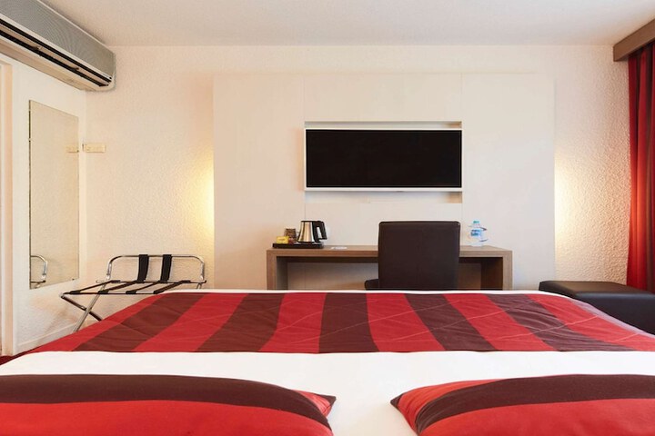 Room 6 of 34