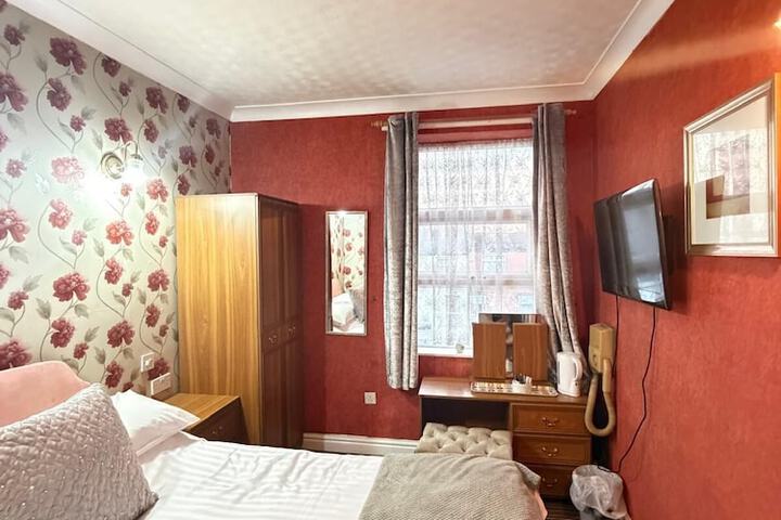 Room 7 of 42