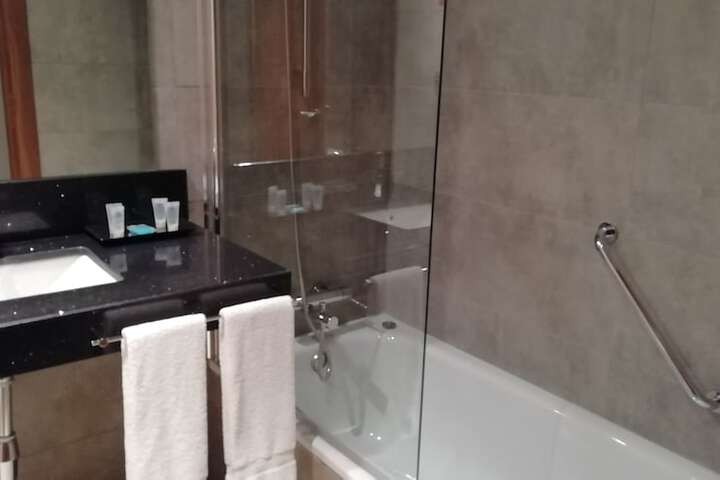 Room 42 of 93