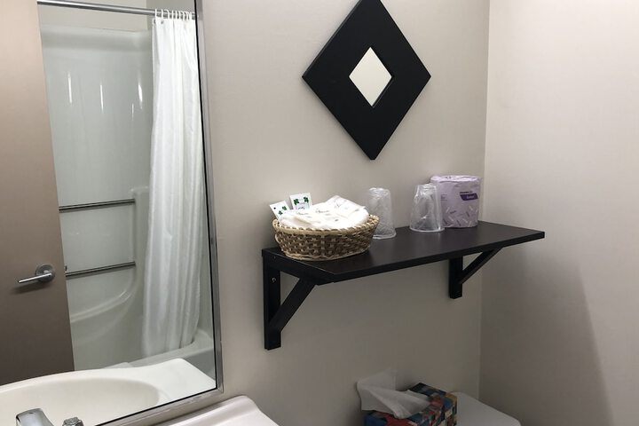 Room 9 of 18