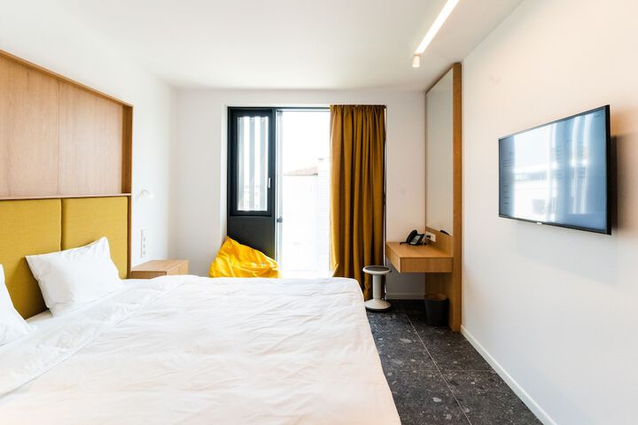 Room 13 of 114