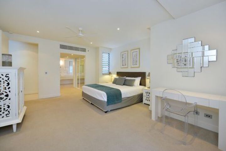 Room 2 of 32