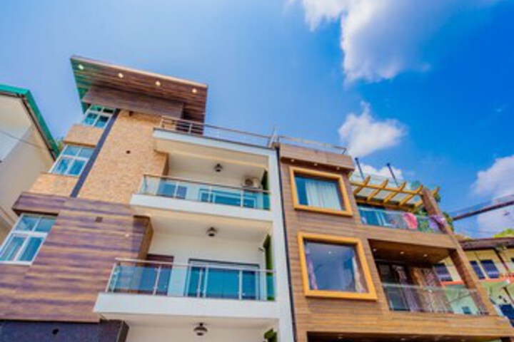 OYO 14018 Home Doon View 3BHK Barlowganj