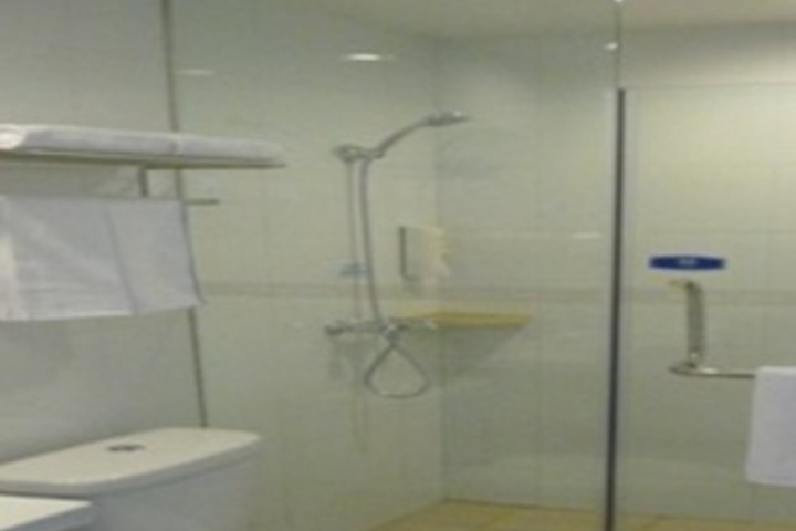 Room 4 of 10