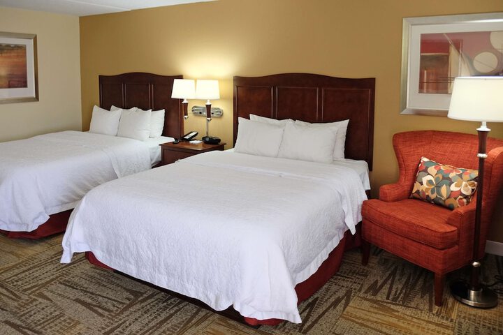 2 Queen Beds (3 of 6)