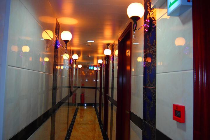 Ballroom/Hall 52 of 60