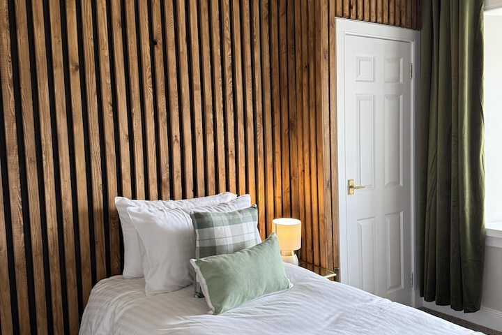 Room 6 of 42