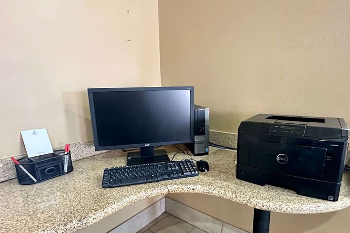 Business Center 29 of 34