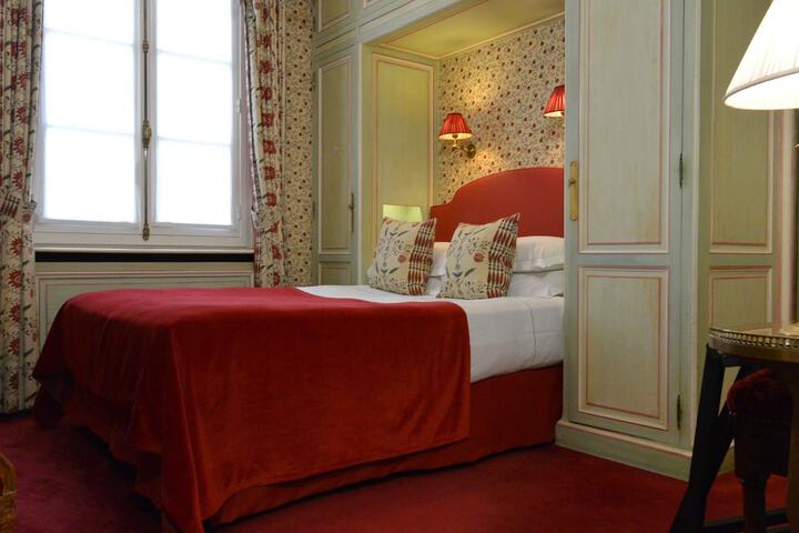 Room 34 of 69