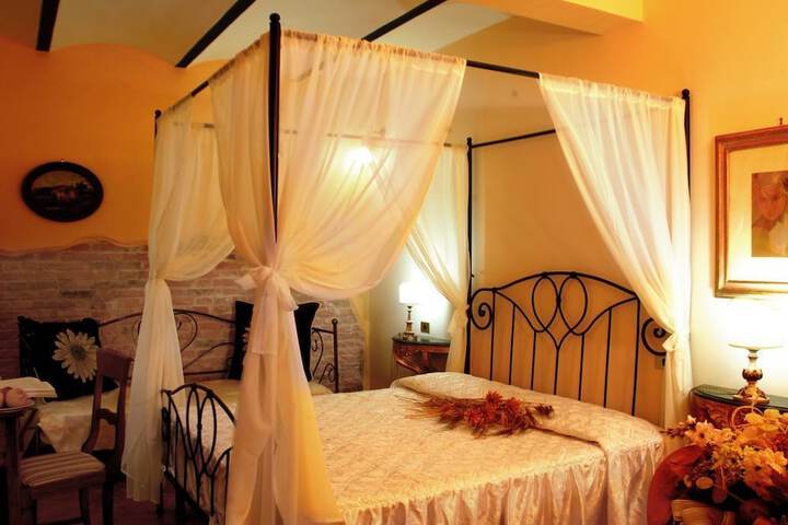 Room 5 of 22