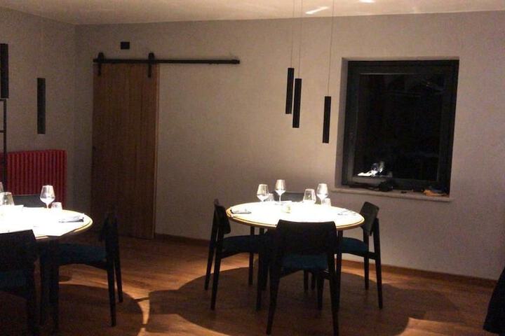 Dining 5 of 17