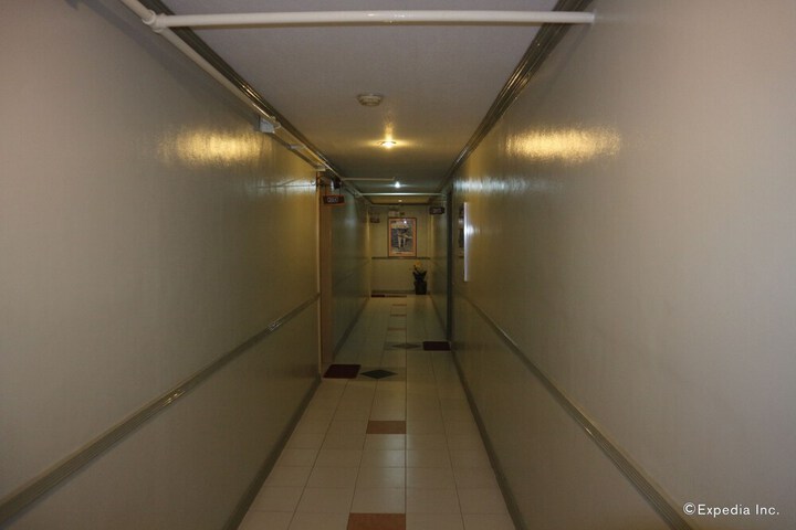 Ballroom/Hall 27 of 36
