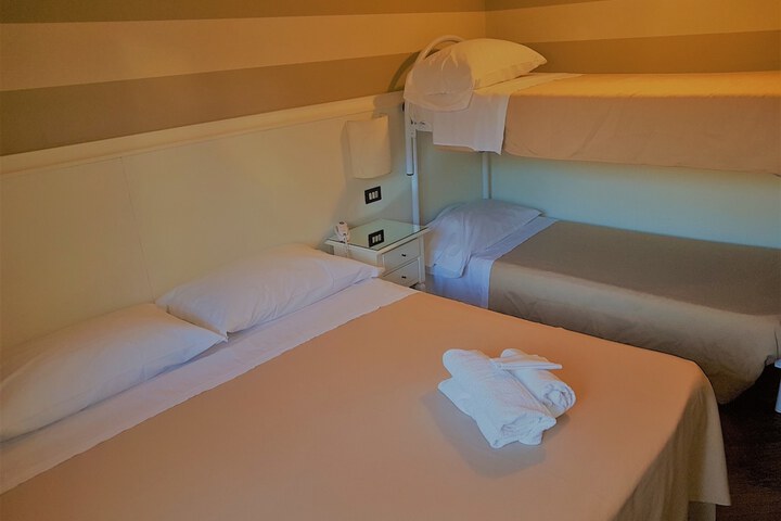 Room 12 of 39