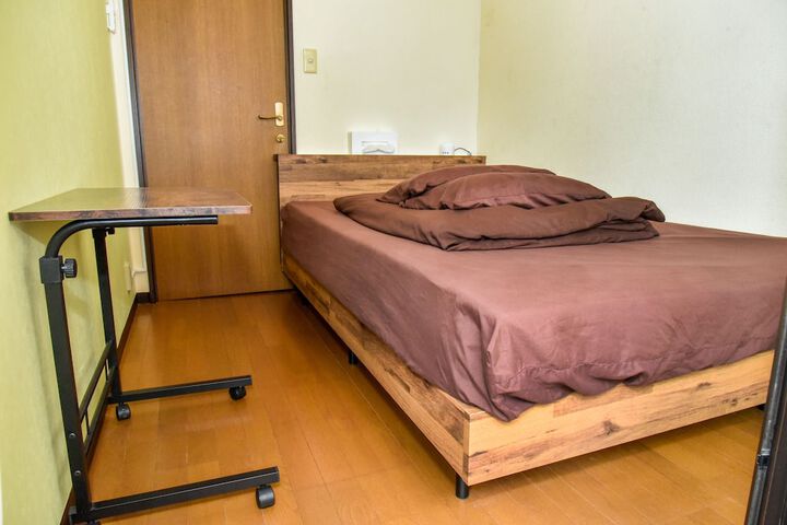 Room 3 of 77