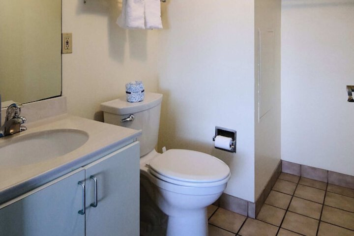 Room 53 of 77