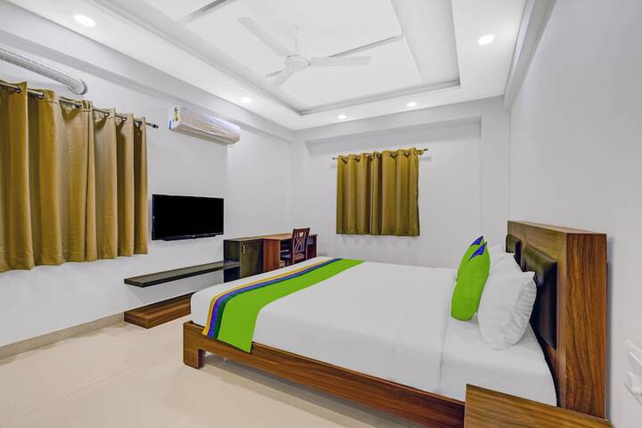 Room 11 of 25