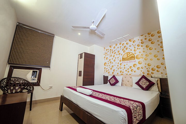 Room 8 of 13