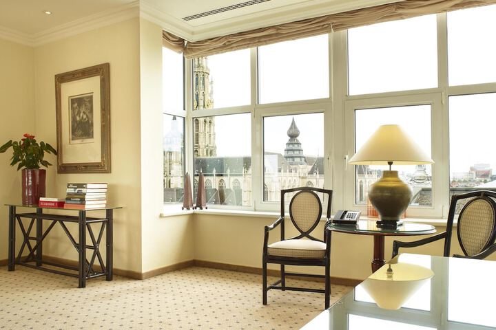 Room 44 of 122