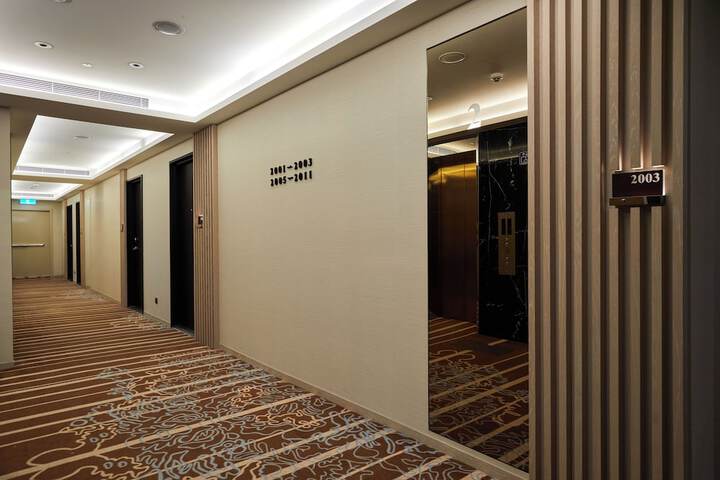 Ballroom/Hall 110 of 121