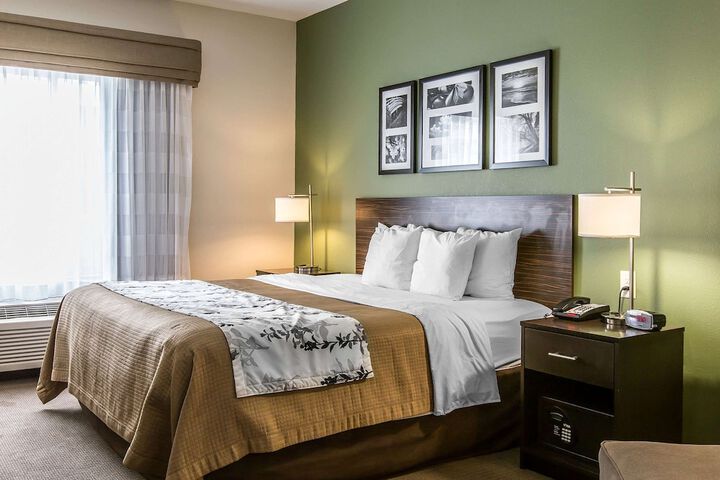 Room 10 of 33