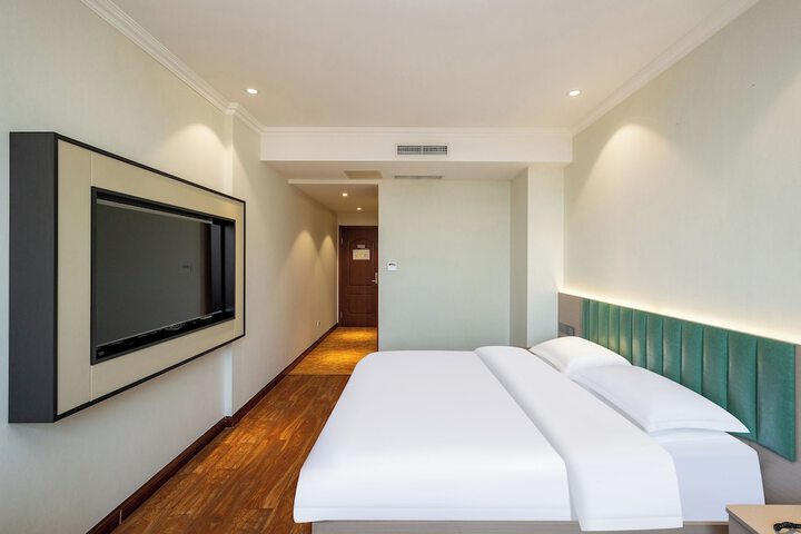 Room 13 of 48