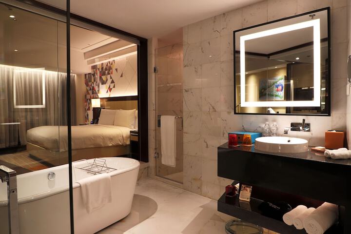 Room 62 of 102