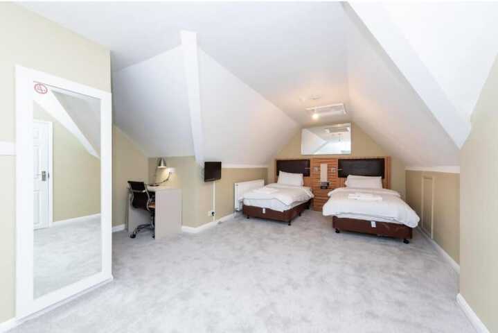 Room 11 of 34